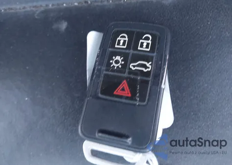 2015 Volvo Xc60 T5 Platinum из США, поврежденный, VIN YV440MDM3F2665183